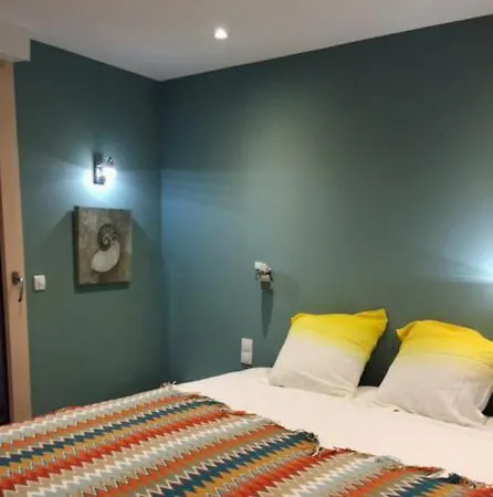 Ecrehous - Dans Embruns 3*