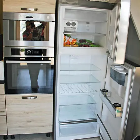 Double Ecrehou Dans Maison, Au Calme Sur Le Gr223 Bed & Breakfast
